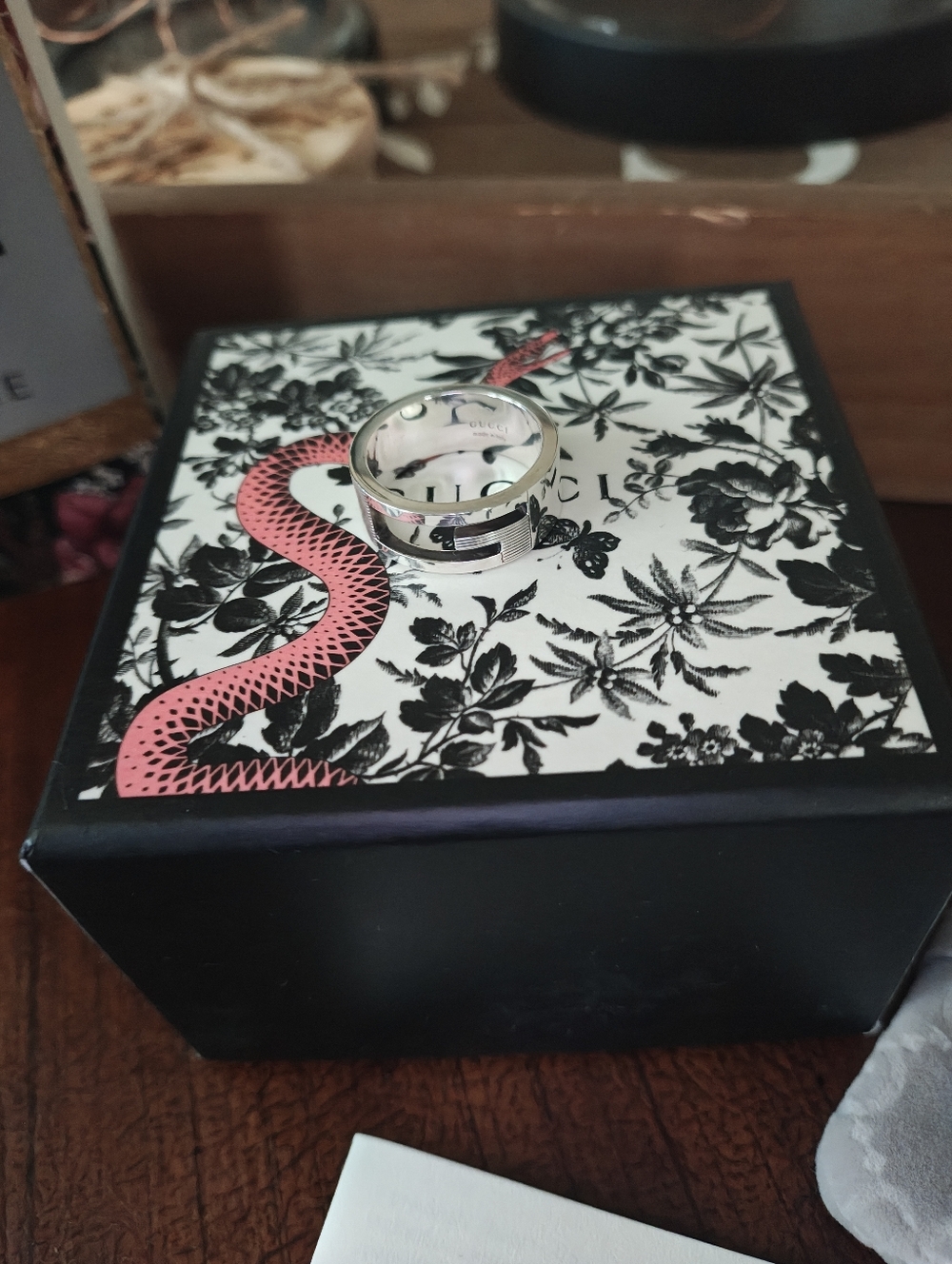 Gucci Silver Cutout G Women's Ring - Picture 2 of 6